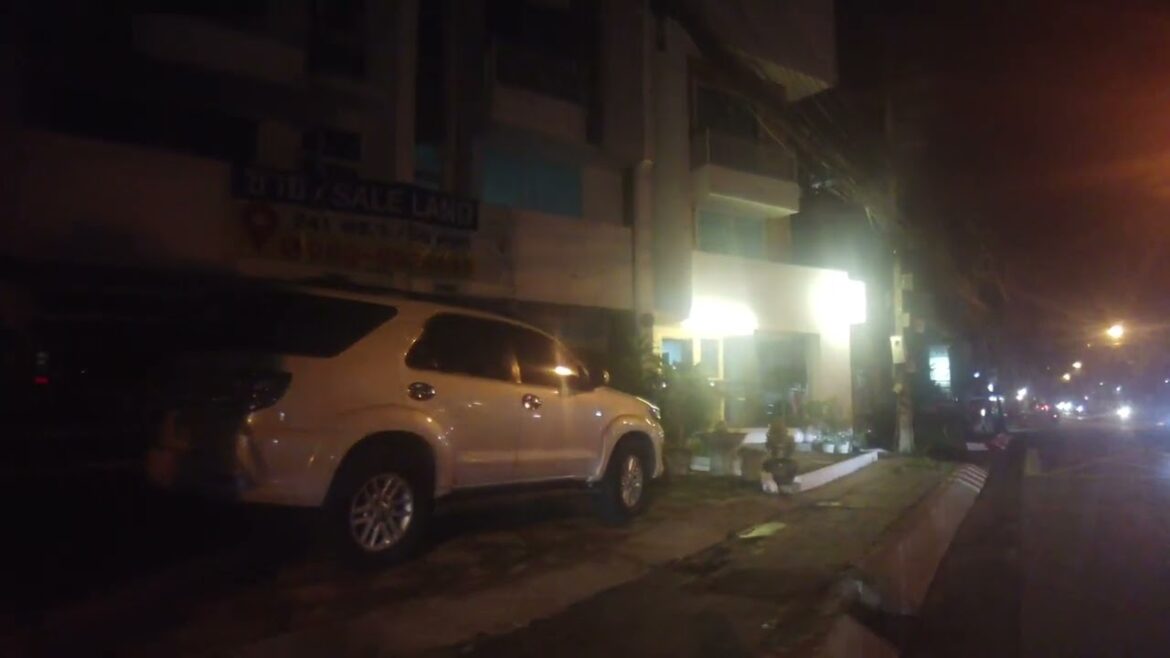 Chiang Mai Thailand Nimmanhaemin friday night wandering  4K Chiang Mai Thailand Nimmanhaemin friday night wandering  4K