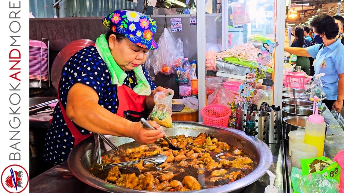 Famous for Amazing Lunch STREET FOOD in Bangkok Famous for Amazing Lunch STREET FOOD in Bangkok