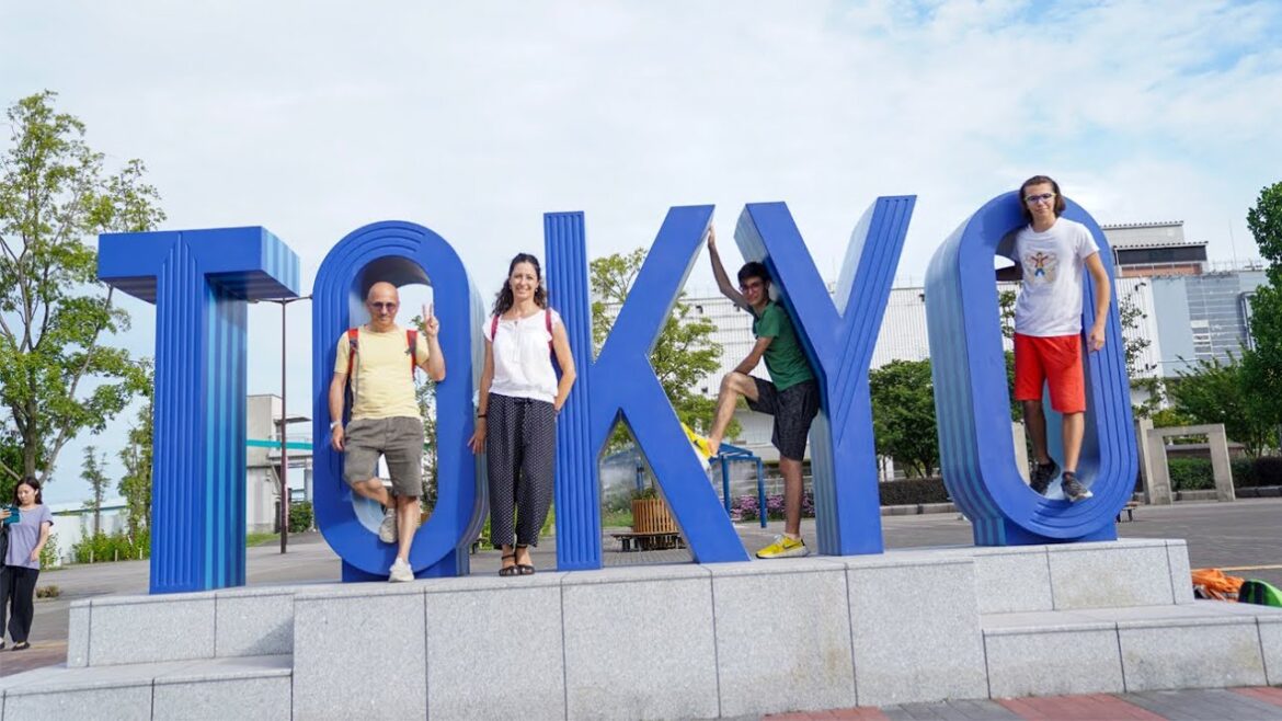 Japan Walk Tours - Statue of liberty, Gun-dam in ODAIBA, Tokyo - Japan 4K HDR