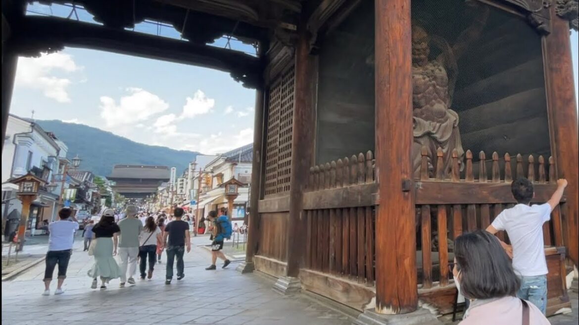 Walking tour in Zenkoji temple(善光寺) in Nagano prefe.(長野県) in Japan