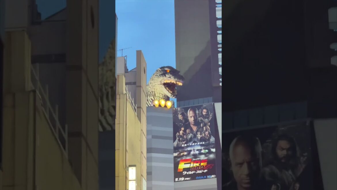 Godzilla in Shinjuku Japan #shorts #shortsfeed #godzilla #shinjuku #japan #travel #travelvlog #tokyo