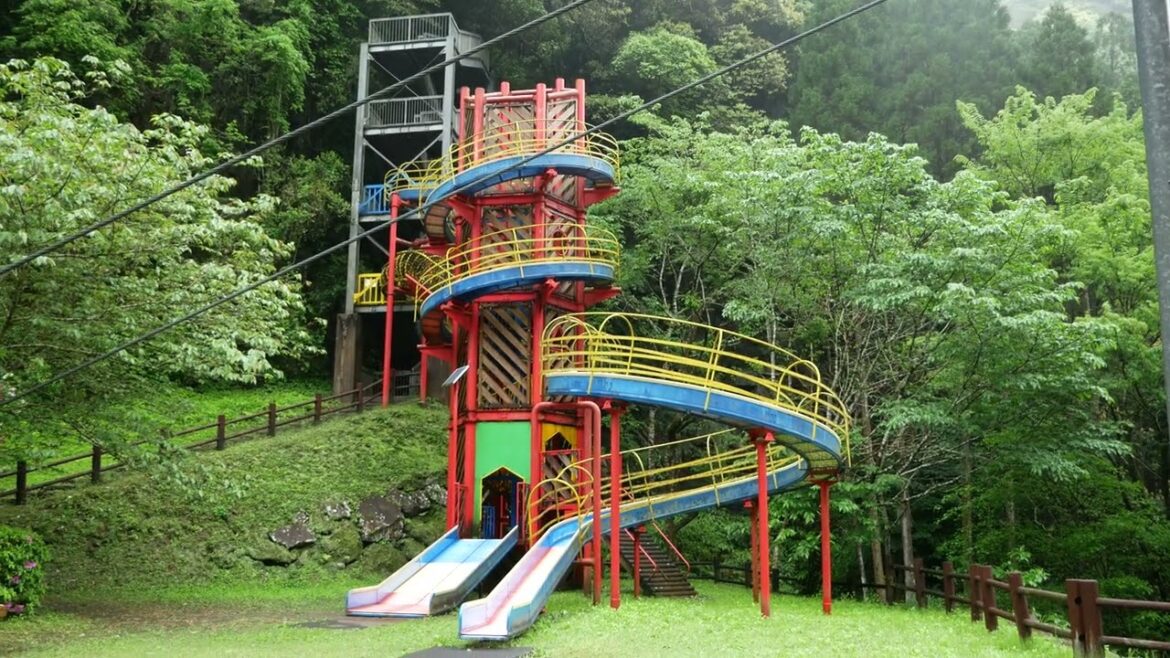 Amazing Kids Playground Surrounded by Waterfalls 神川大滝公園 Kamikawaotaki Park in Kagoshima Amazing Kids Playground Surrounded by Waterfalls 神川大滝公園 Kamikawaotaki Park in Kagoshima
