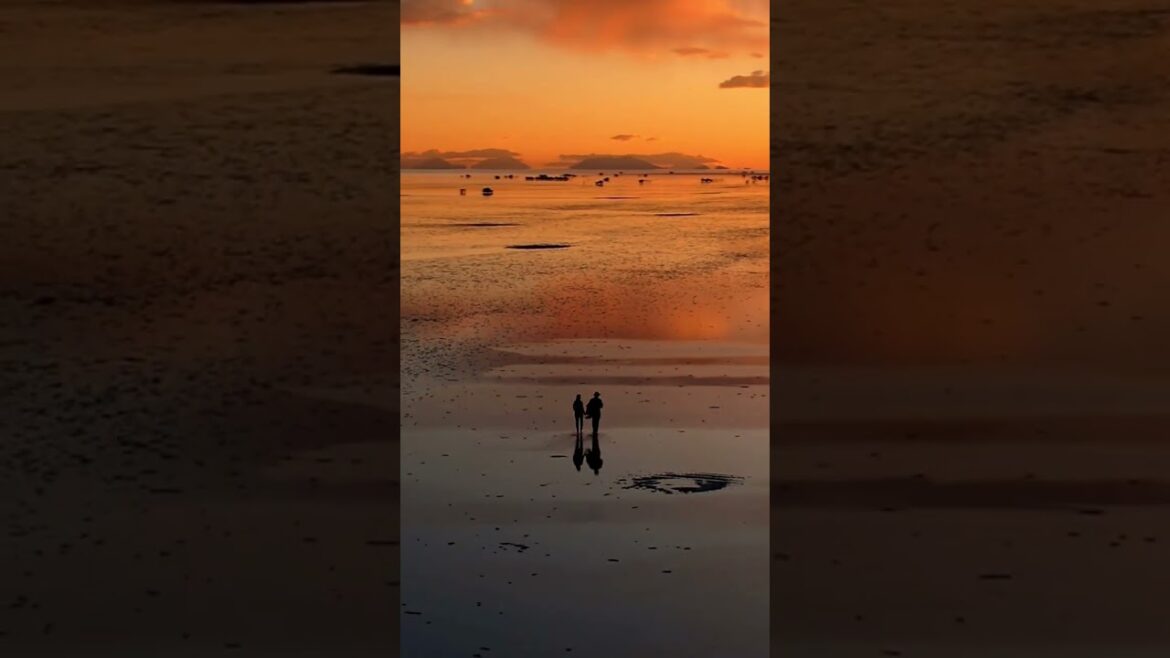 Salar De Uyuni Bolivia during sunset 🌅
