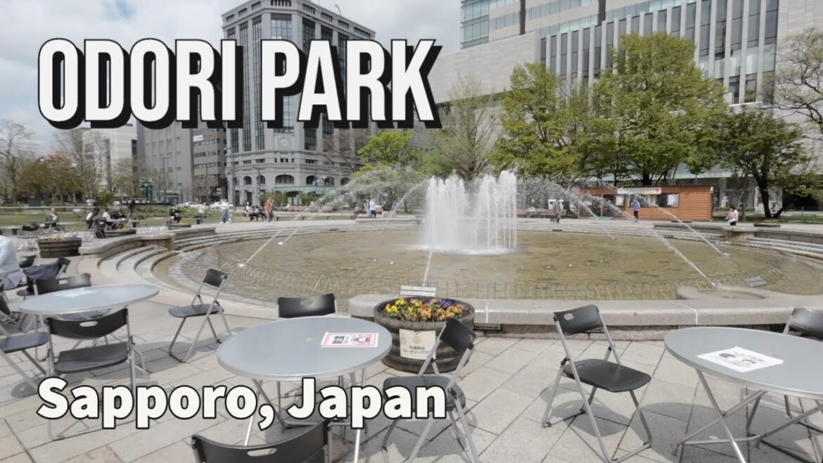 Eating corn two ways in Odori Park, Sapporo Japan [4K]