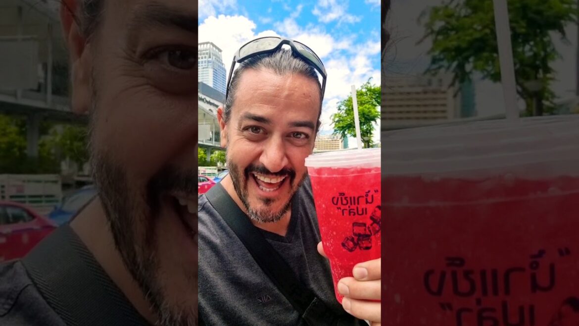 We ❤️ 7/11 #bangkok #thailand #travel #holiday #Asia #eat #drink #streetfood #sukhumvit #awesome