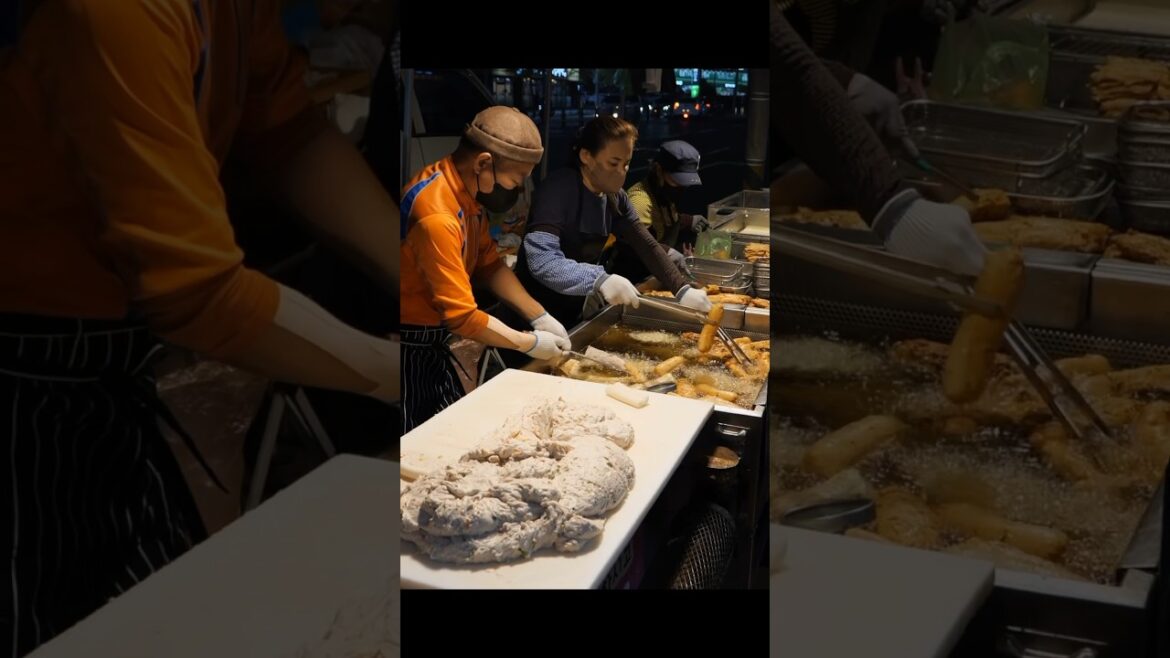 새벽 6시부터 줄서는 길거리 좌판 수제어묵?! 하루 1만개씩 팔리는 수제 어묵 핫바 handmade fish cake - Korean street food #shorts