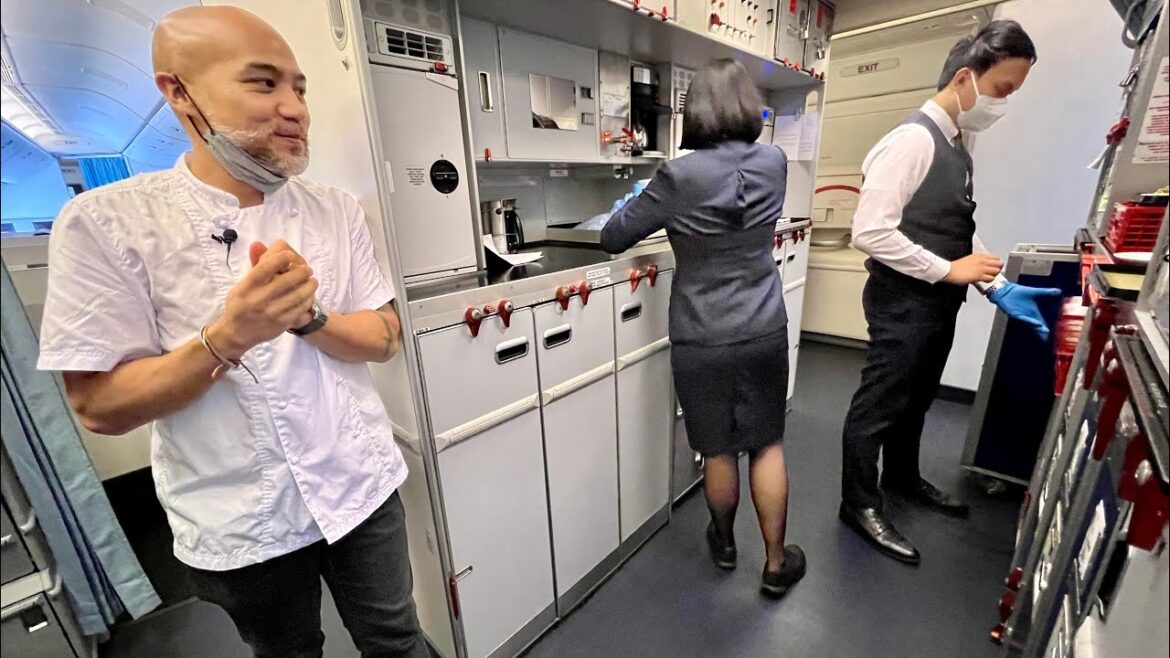Preparing food up in the air is no easy task.  #philippinesairlines 🇵🇭 💙