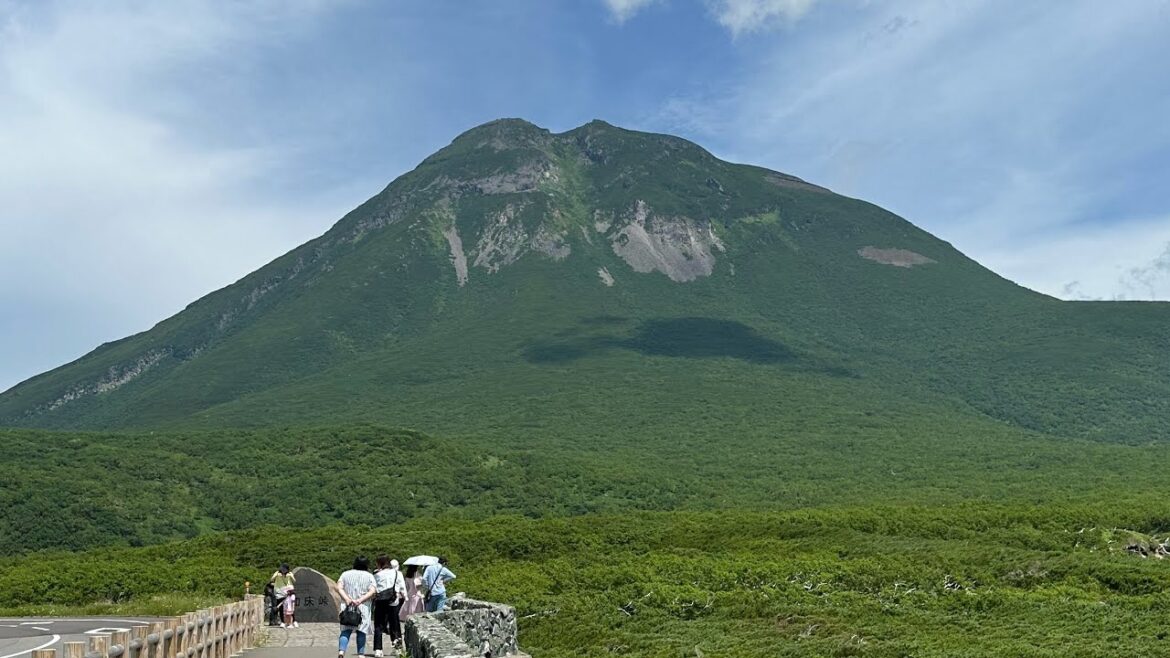 Shiretoko Pass Lookout + Mt Rausu #walkingtour #nature #japanwalkingtour #hokkaido #japanwalk #知床峠
