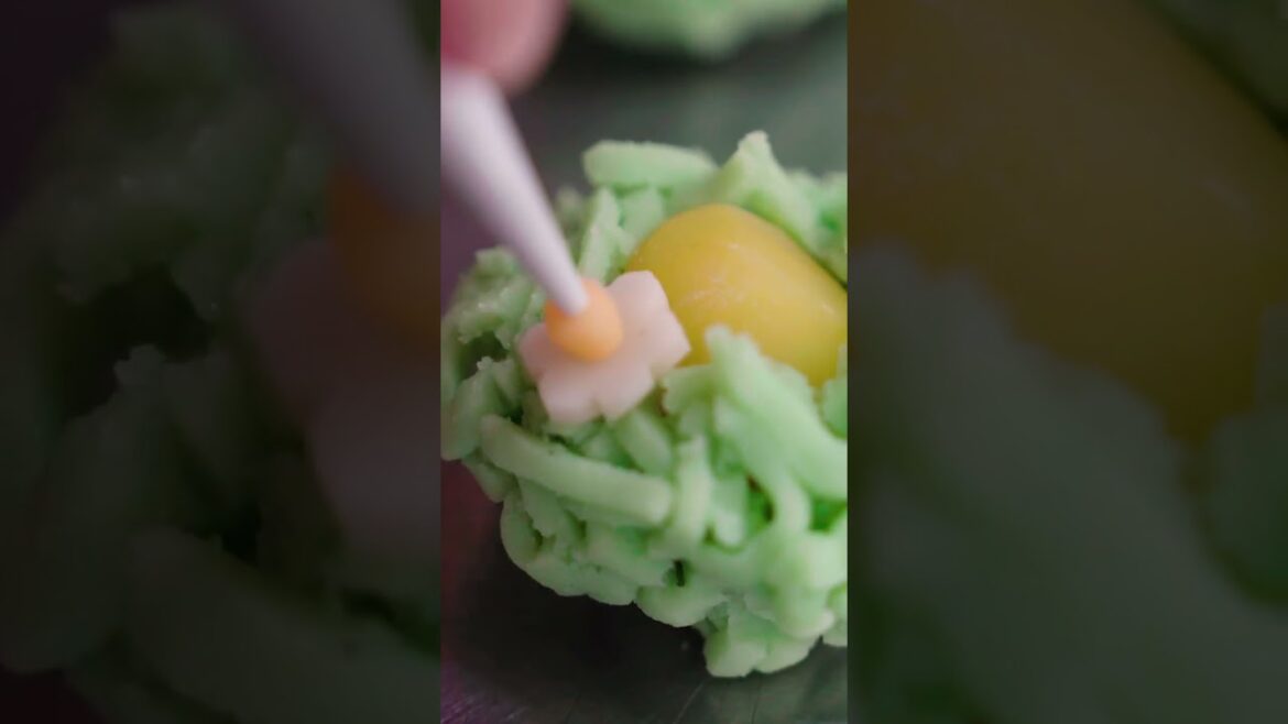 Wagashi comes in many sizes but there are three main varieties. #Wagashi #Japan #Candy Wagashi comes in many sizes but there are three main varieties. #Wagashi #Japan #Candy