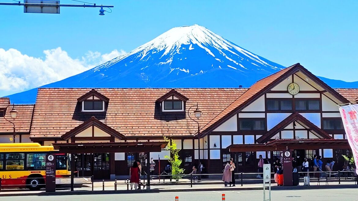 La poalele Muntelui Fuji, într-un orășel de poveste
