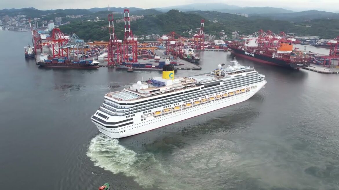 20230701 Costa Serena make a u turn departure 歌詩達莎倫娜號 倒車180度大迴轉從基隆港出航下一旅程