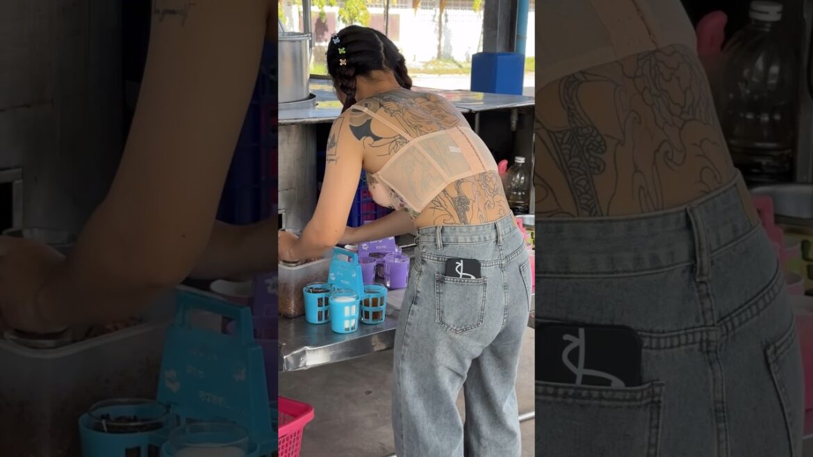 2 Hardworking Chef Ladies Busy Prepare Pork Noodle Order #shorts