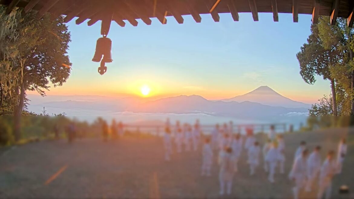 【4K】2023年7月17日 七面山(標高1,982m)から見た富士山 【4K】2023年7月17日 七面山(標高1,982m)から見た富士山