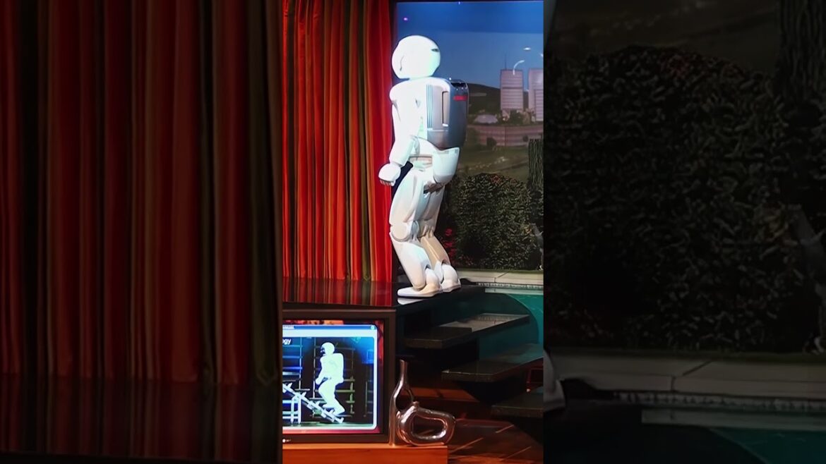 ASIMO Robot Walks Up The Stairs #shorts #travel #honda #asimo #robot ASIMO Robot Walks Up The Stairs #shorts #travel #honda #asimo #robot