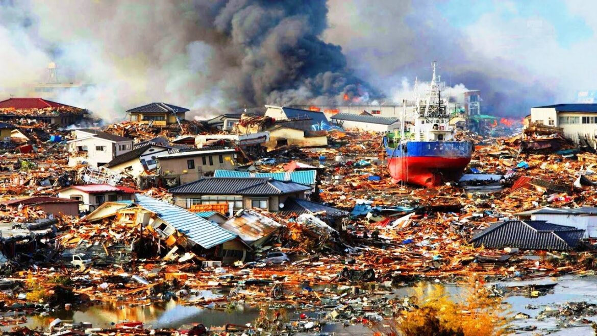 A strange typhoon devastated Japan and went to China: But suddenly turned back, becoming stronger A strange typhoon devastated Japan and went to China: But suddenly turned back, becoming stronger