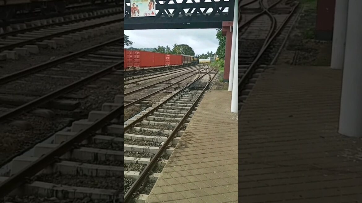 Monstrous Train Double Stack Container Train Sri Lanka Railway | කන්ටේනර් පෙට්ටි අරන් යන දුම්රියක් Monstrous Train Double Stack Container Train Sri Lanka Railway | කන්ටේනර් පෙට්ටි අරන් යන දුම්රියක්