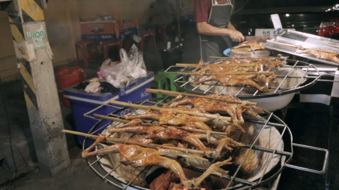 Thailand’s Most EPIC Night Markets are in THIS City Thailand’s Most EPIC Night Markets are in THIS City