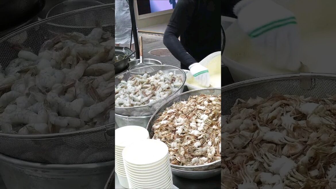 코코넛 품은 새우와 게 튀김│Myeongdong Fried Coconut Shrimp & Crab│#shorts