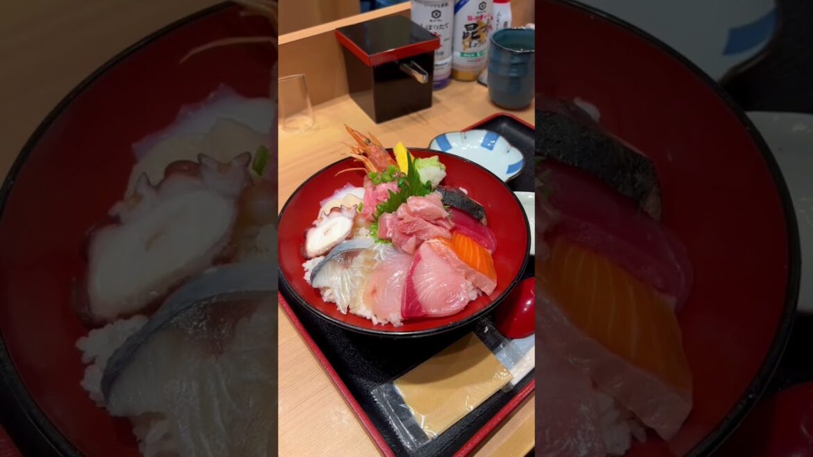 must try sashimi bowl at Toyosu Market in TOKYO 🍣