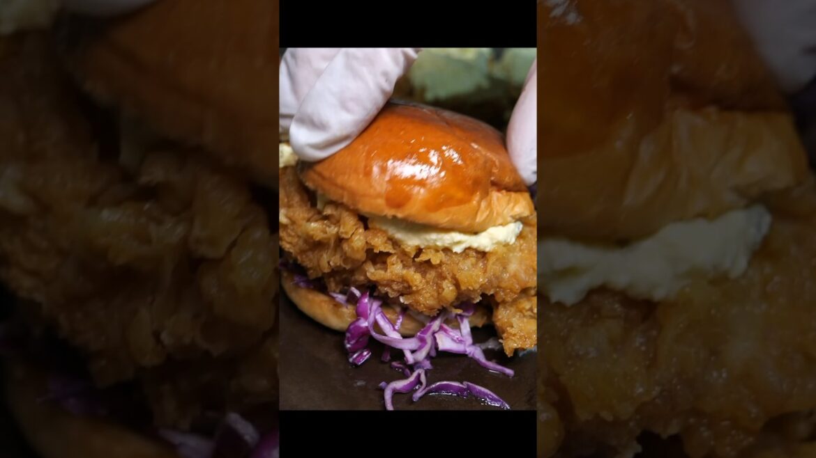 치킨버거 끝판왕?! 하루 100개 완판 일본식 치킨 난반 수제버거 Japanese deep fried chicken burger – Korean street food #shorts 치킨버거 끝판왕?! 하루 100개 완판 일본식 치킨 난반 수제버거 Japanese deep fried chicken burger - Korean street food #shorts