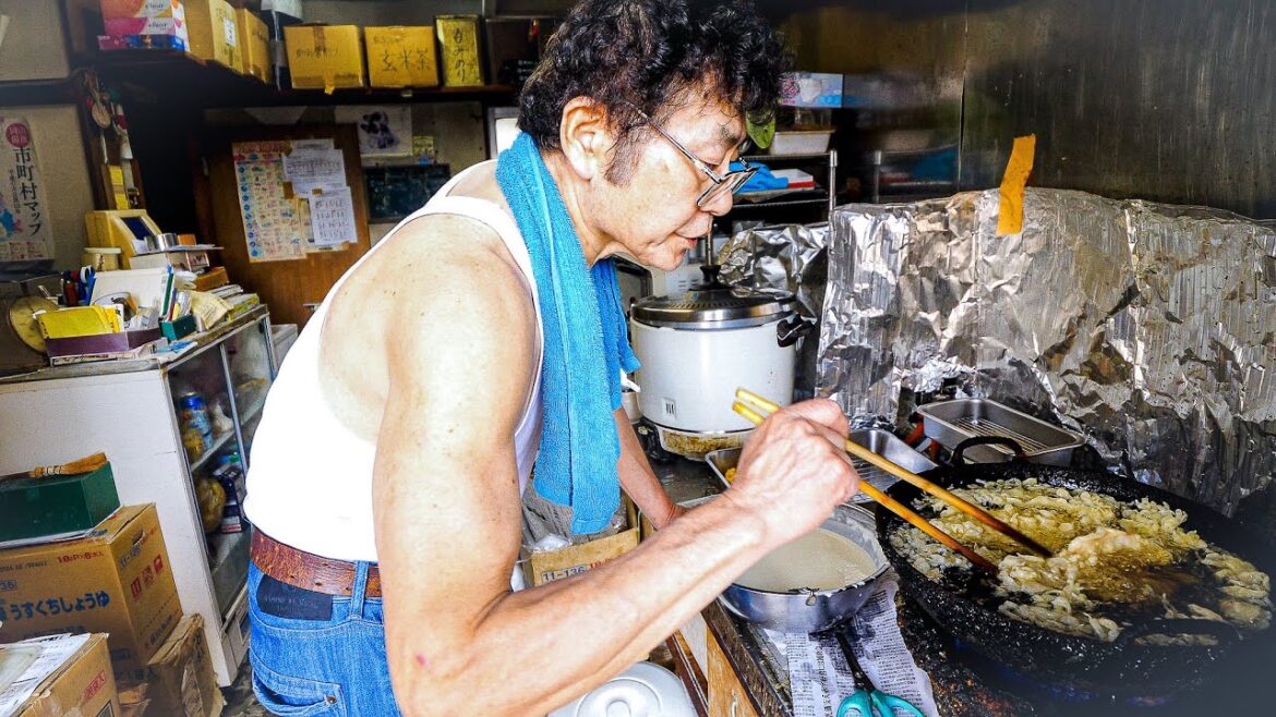岡山）誰よりも働くスーパーおじいちゃん！！神様に選ばれた鉄人店主が営むうどん屋さん丨Japanese Tempura Udon Noodles