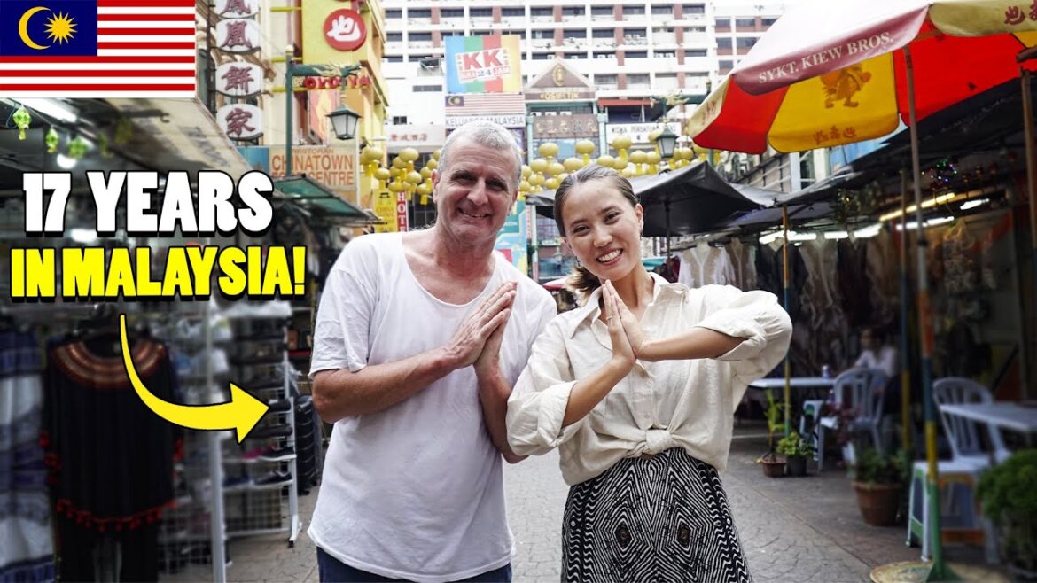 First white man selling in THE CHINA TOWN | 17 years in Malaysia 🇲🇾