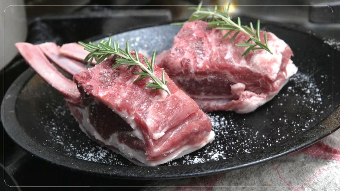 Exquisite Italian cuisine made by Japanese craftsmen in a stone oven. japanese street food Exquisite Italian cuisine made by Japanese craftsmen in a stone oven. japanese street food