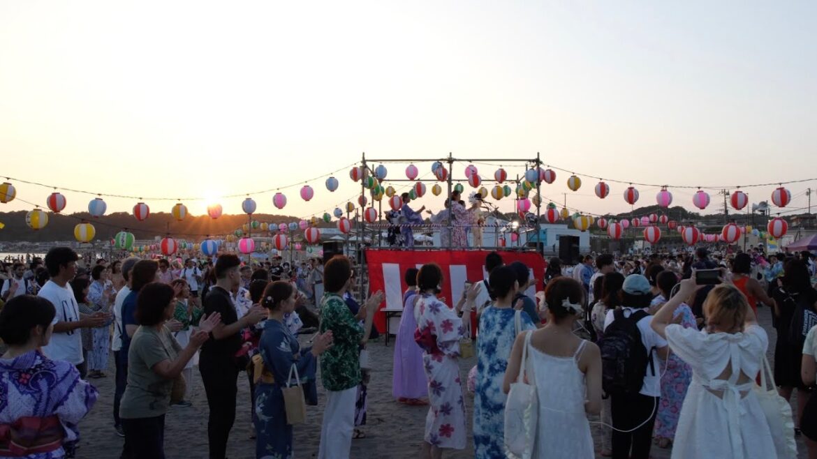 【4K Japan】Strolling back alleys in Kamakura. We found『Bon-dance』on beach summer festival.