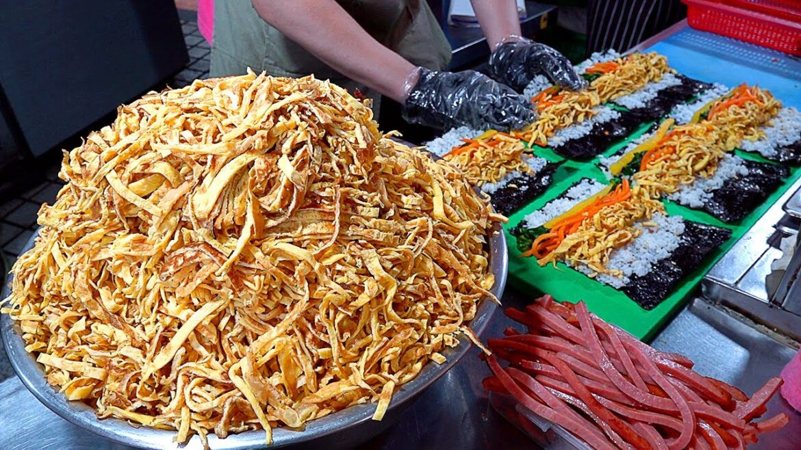 계란폭탄김밥 1,000 sold a day?! Amazing Egg Bomb Kimbap at a Popular Snack Bar – Korean street food 계란폭탄김밥 1,000 sold a day?! Amazing Egg Bomb Kimbap at a Popular Snack Bar - Korean street food