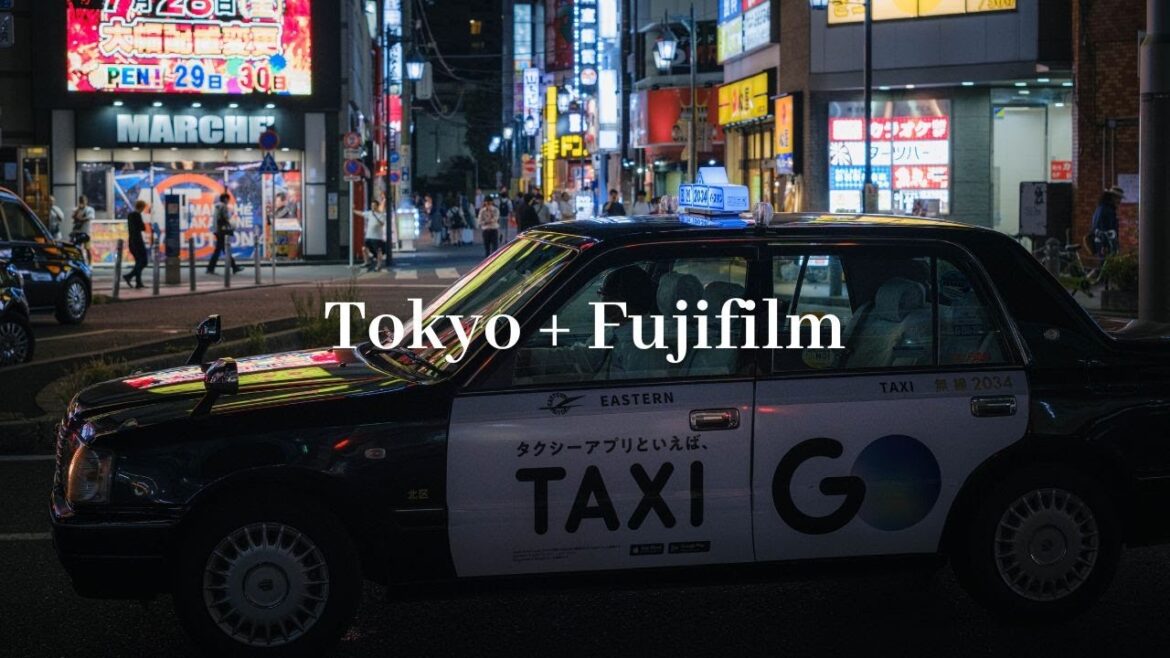 85 & 50 mm Night Street Photography - FUJIFILM XT-5 / Akabane