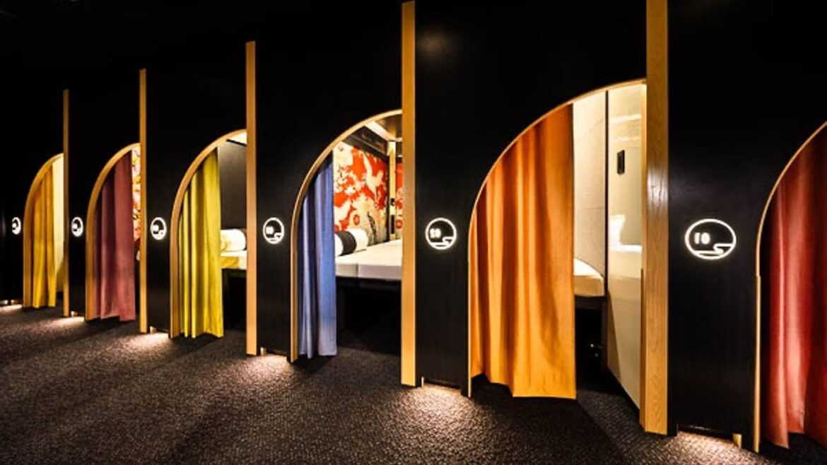 Discovering Tokyo’s Tiny Room : How I Stay in a New Pod in Asakusa🏨 Discovering Tokyo's Tiny Room : How I Stay in a New Pod in Asakusa🏨