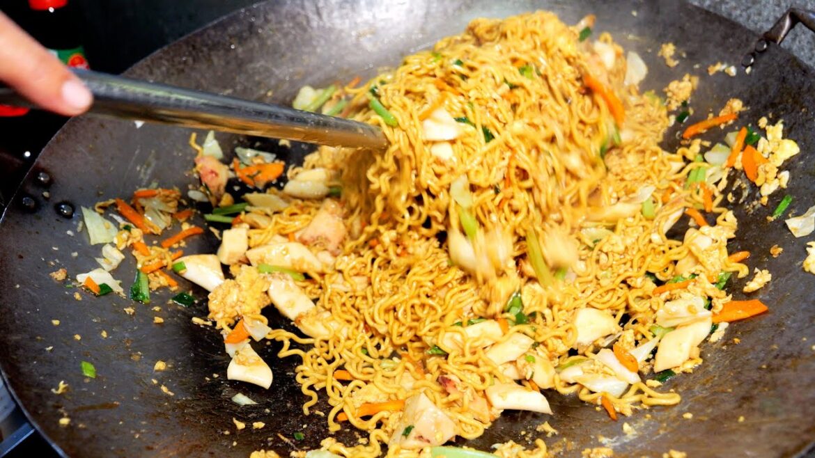 세계 판매 1위! 미고랭과 나시고랭만 하루 600 그릇! / 오징어 / Squid Mie Goreng and Nasi Goreng | Indonesia street food 세계 판매 1위! 미고랭과 나시고랭만 하루 600 그릇! / 오징어 / Squid Mie Goreng and Nasi Goreng | Indonesia street food