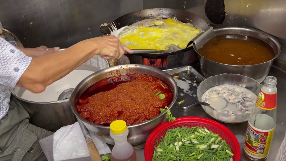2,000 plates are sold a day! Popular Singapore Hawker Street Food