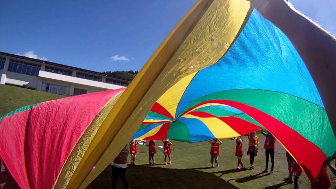 2014 Chiba English Camp Activity——Parachute