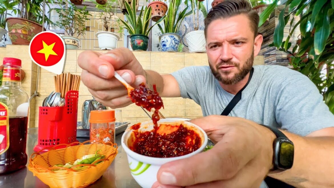 2 VIETNAMESE NOODLE SOUPS YOU MUST TRY in DANANG! 🇻🇳 2 VIETNAMESE NOODLE SOUPS YOU MUST TRY in DANANG! 🇻🇳