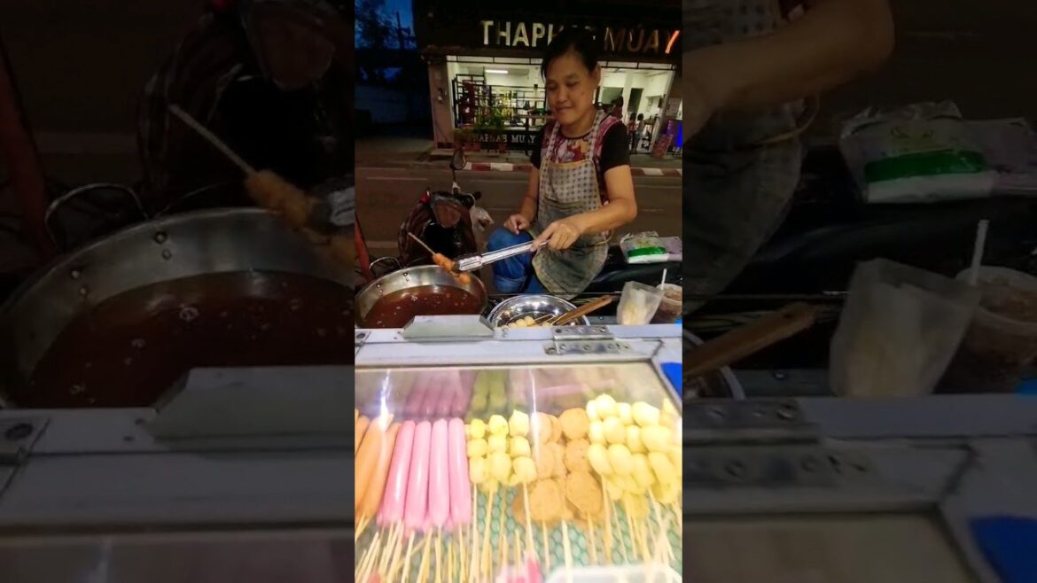 Chiang Mai streetfood 🤤 #chiangmai #thailand #travel #holiday #Asia #eat #drink #streetfood #awesome