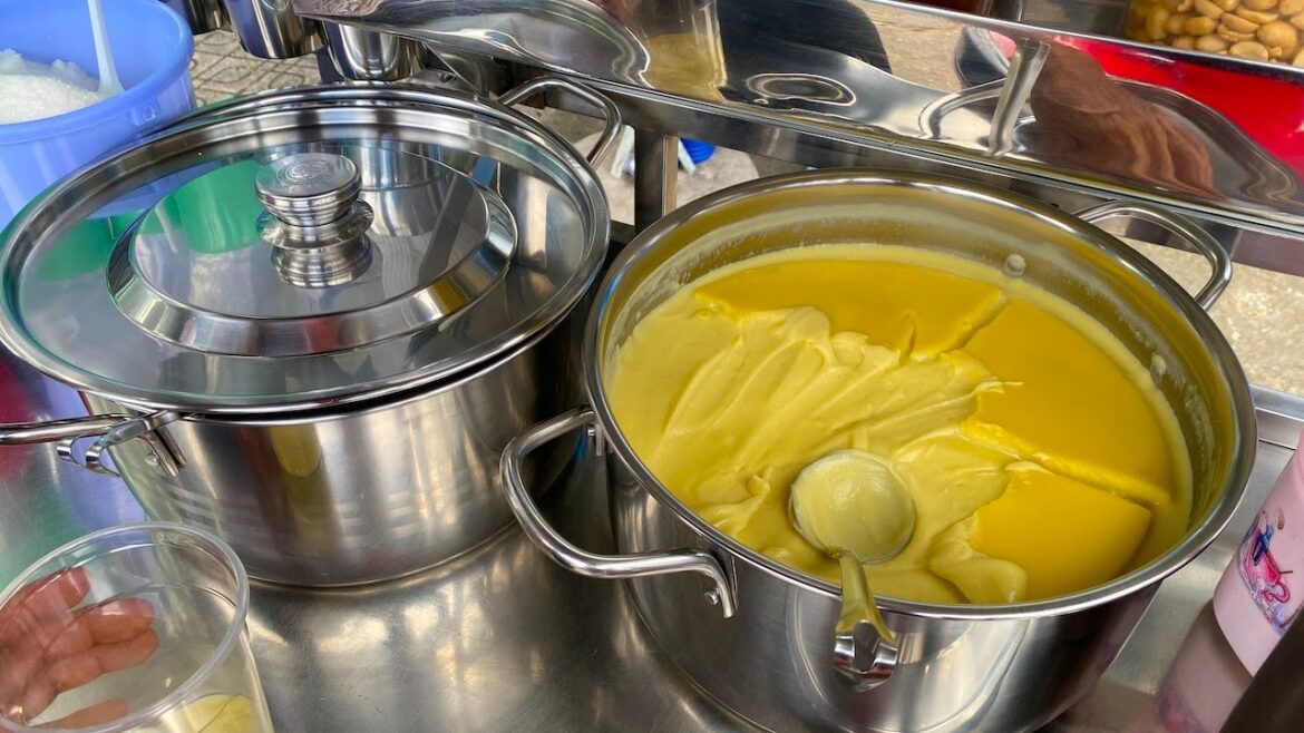 Xe sữa đậu sạch nhất miền tây, bộ nồi xài 22 năm vẫn sáng bóng như mới Xe sữa đậu sạch nhất miền tây, bộ nồi xài 22 năm vẫn sáng bóng như mới