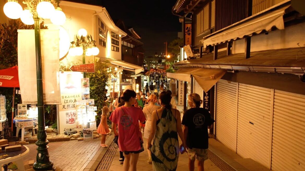 【4K Japan】Take a walk "Enoshima" island, most popular sightseeing spot for tourists.