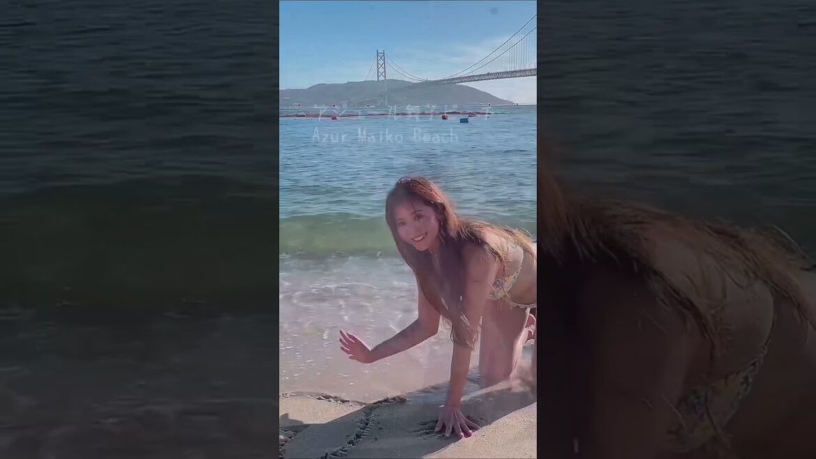 明石海峡橋を見渡す神戸のビーチ♡ #shorts #bikini #beach #八木あき