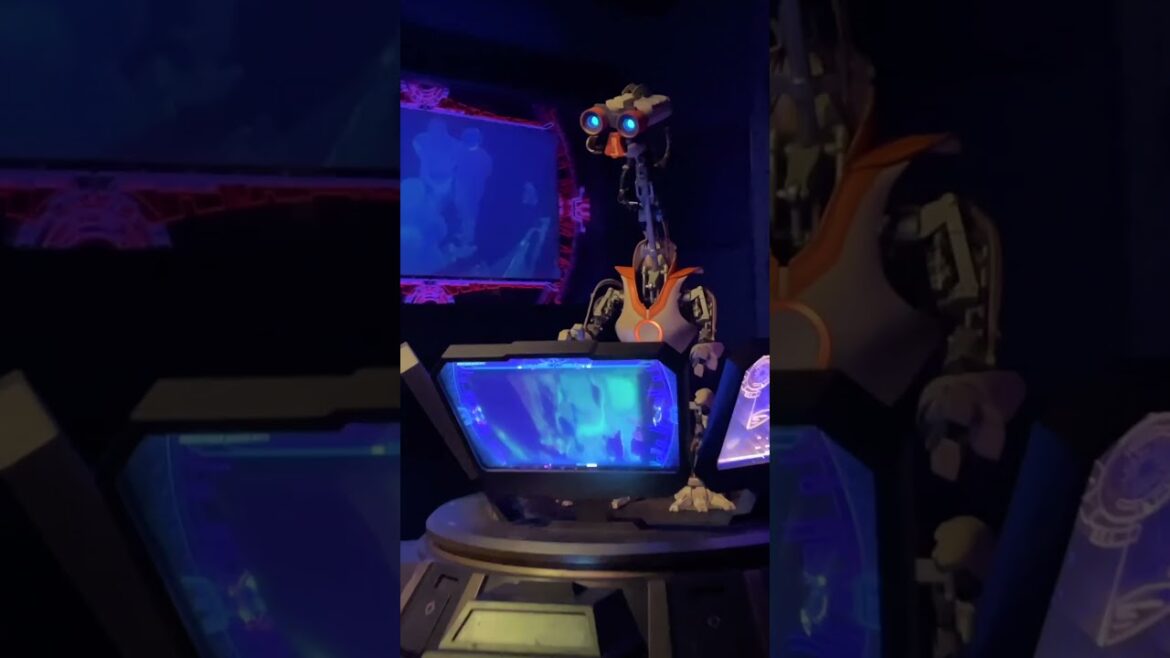 Star Tours 3D Star Wars Ride - TOKYO DISNEYLAND - JAPAN VLOG