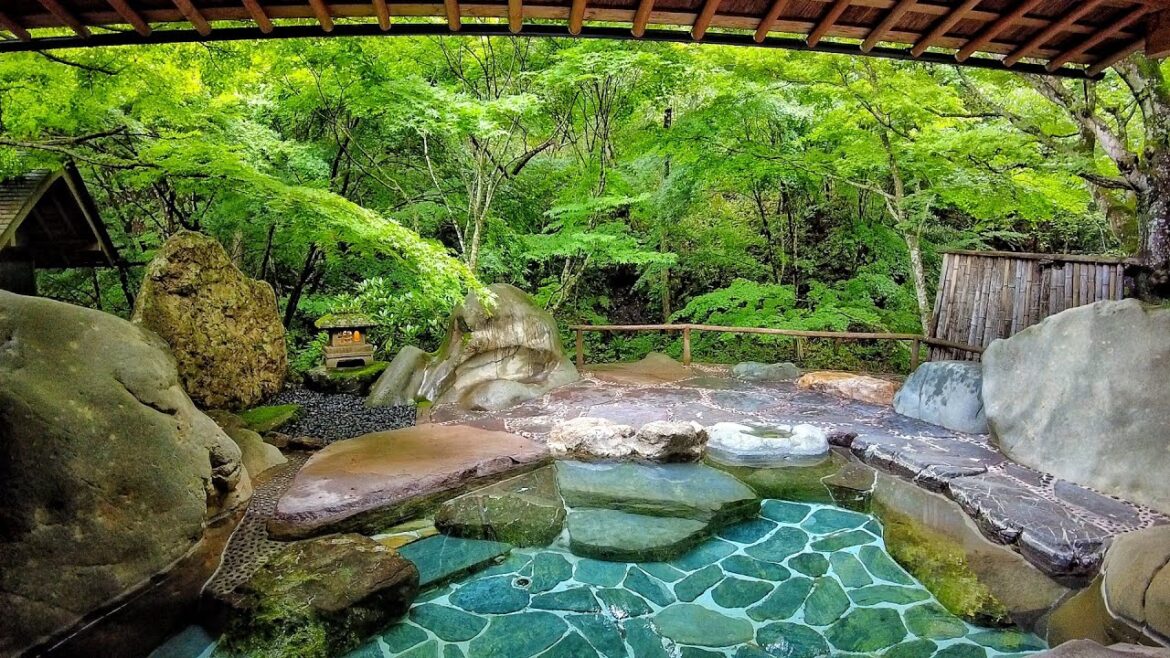 Japan Travel | Hitou Onsen Ryokan with Beautiful Open-air Bbaths in Gunma | Misatokan