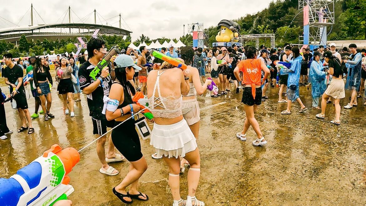 Seoul Watergun ๐ฆ ๐ฆ Festival The funniest Event in the Summer!! | POV Korea Travel Seoul Watergun ๐ฆ ๐ฆ Festival The funniest Event in the Summer!! | POV Korea Travel