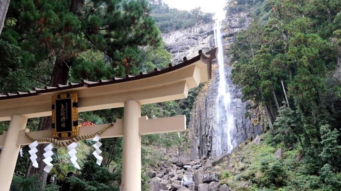 那智の滝「さすがのスケールと荘厳さ」和歌山県那智勝浦町 日本三大名瀑　世界遺産 熊野古道 Nachi Falls Wakayama JAPAN 那智大社