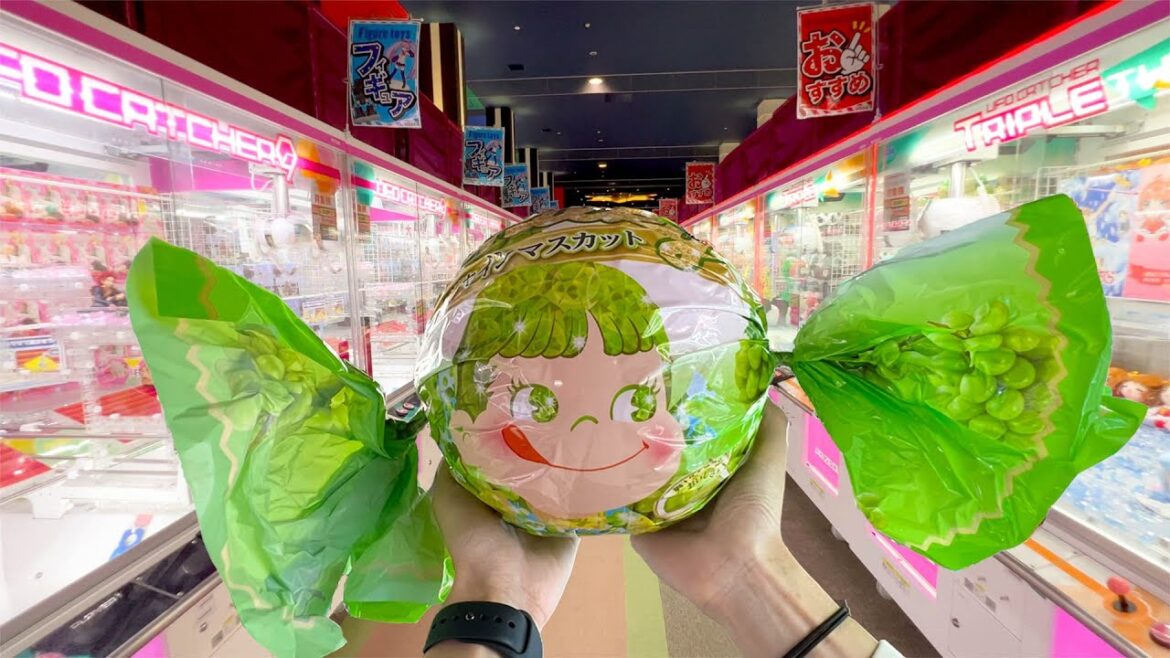Japan’s Giant Snacks from Claw Machines | Round-1 π―π΅ πΉοΈ Japan's Giant Snacks from Claw Machines | Round-1 π―π΅ πΉοΈ