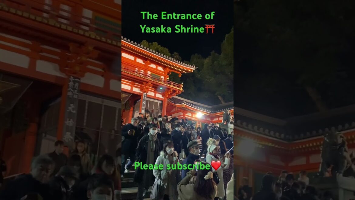 【KYOTO 】The Entrance of Yasaka Shrine #walkingtour #shrine #travel #trip #sightseeing #japan #vlog