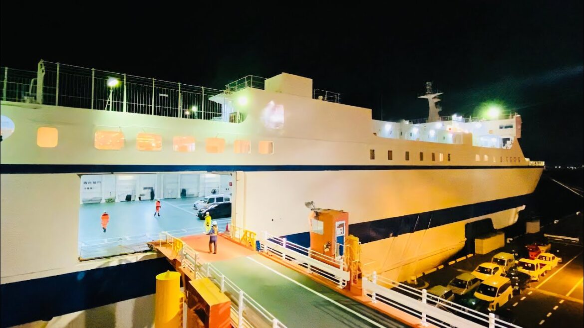 Overnight Vending Machine Ferry in Japan [2/2] | Spend 2days, "bizan" Tokushima - Tokyo