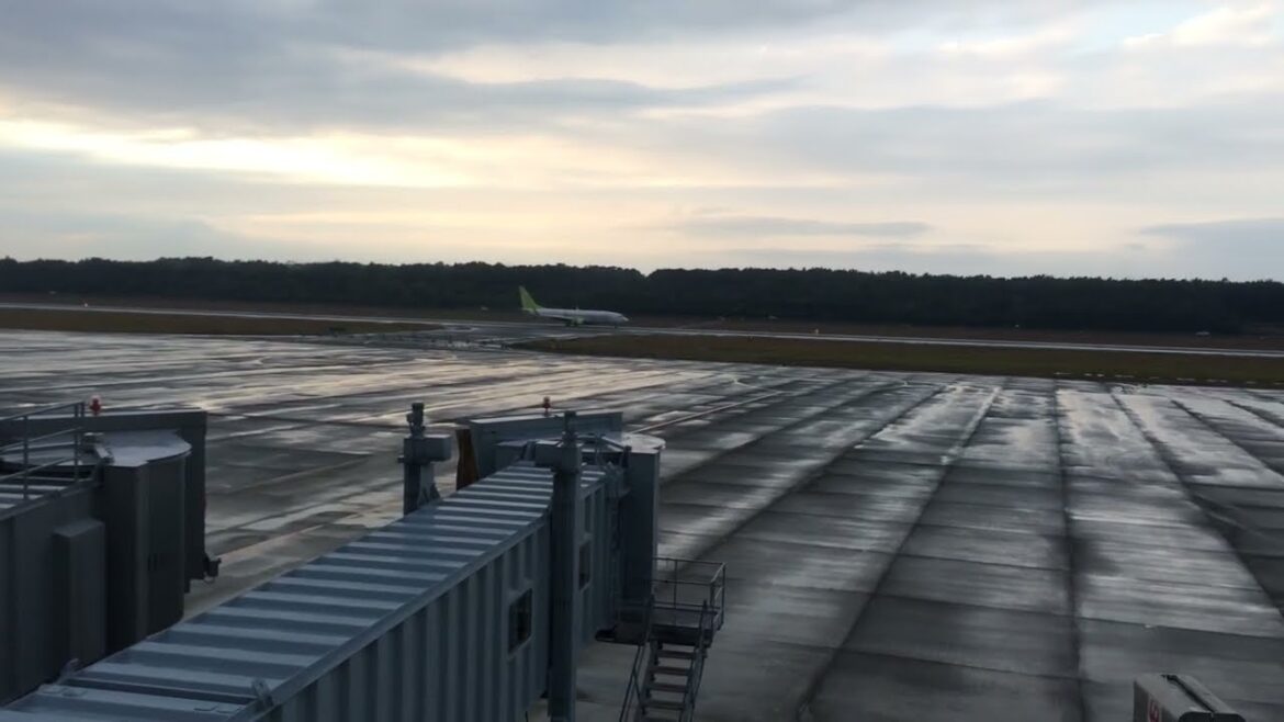 Solaseed Air plane landed at Kumamoto Airport 2013.11.10