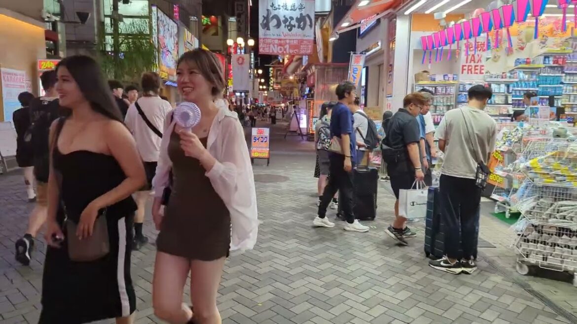 Dontonburi Osaka On a Monday Night // 4K HDR