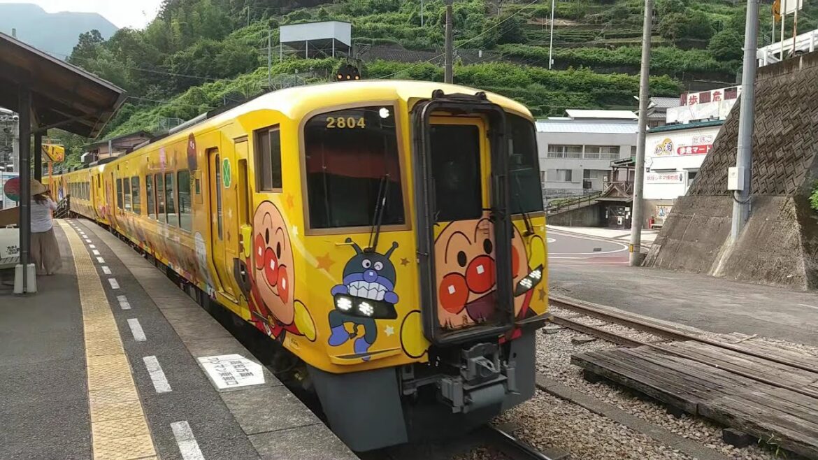 【アンパンマンと列車旅】特急「南風」号のアンパンマン列車 高知駅~大歩危駅 【アンパンマンと列車旅】特急「南風」号のアンパンマン列車 高知駅~大歩危駅