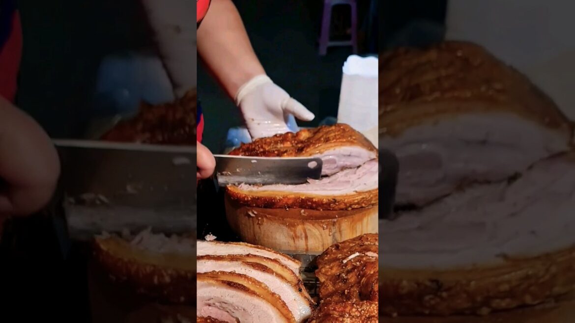 Amazing Crispy Pork หมูกรอบ​ THAI STREET FOOD ❤️🇹🇭 #bangkok